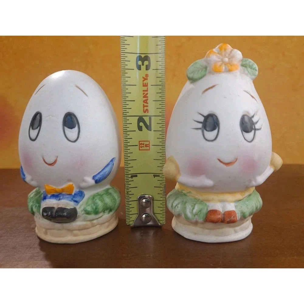 Vintage Anamorphic Egg Salt And Pepper Shakers Mr And Mrs Egg